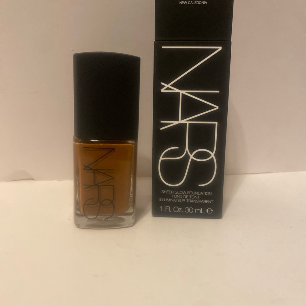 NARS Sheer Glow Foundation - New Caledona Deep 2